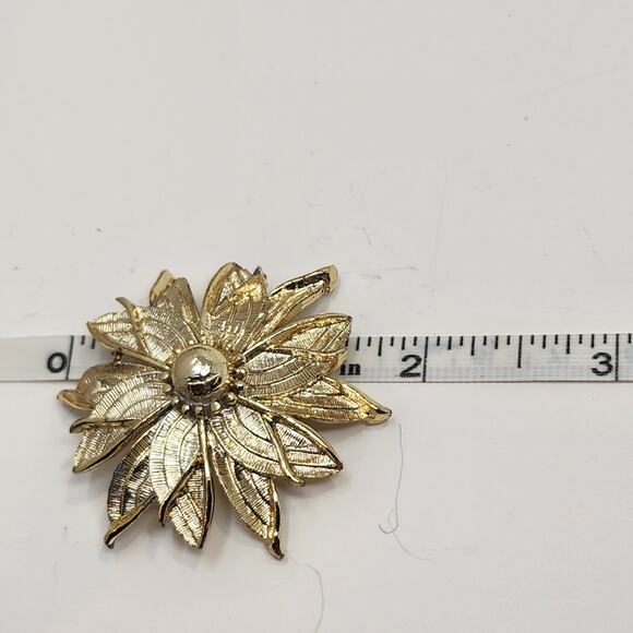 Gerrys Gold Tone Textured Flower Brooch Pin 3D Layered Costume Jewelry Signed - Picture 5 of 5